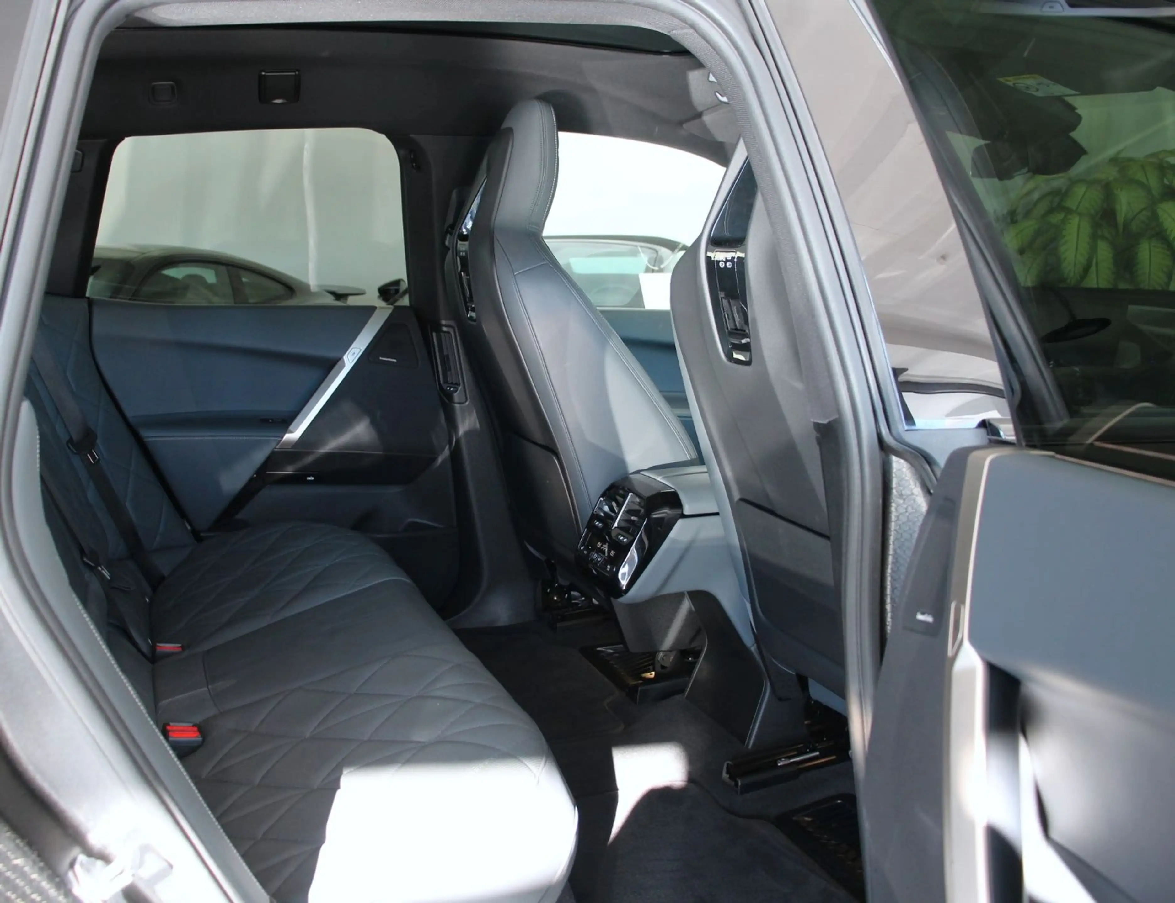 BMW iX xDrive40 Sport (I20) *Laser*AHK*Sky Lounge — photo 15