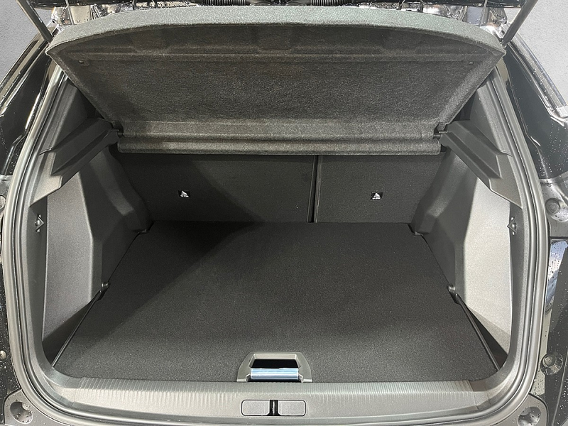 Peugeot 2008 Hybrid 145 e-DCS6 Allure — photo 14