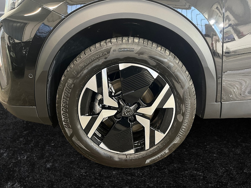 Peugeot 2008 Hybrid 145 e-DCS6 Allure — photo 13