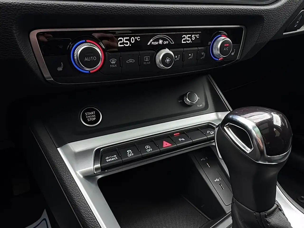 Audi Q3 снимка Audi Q3