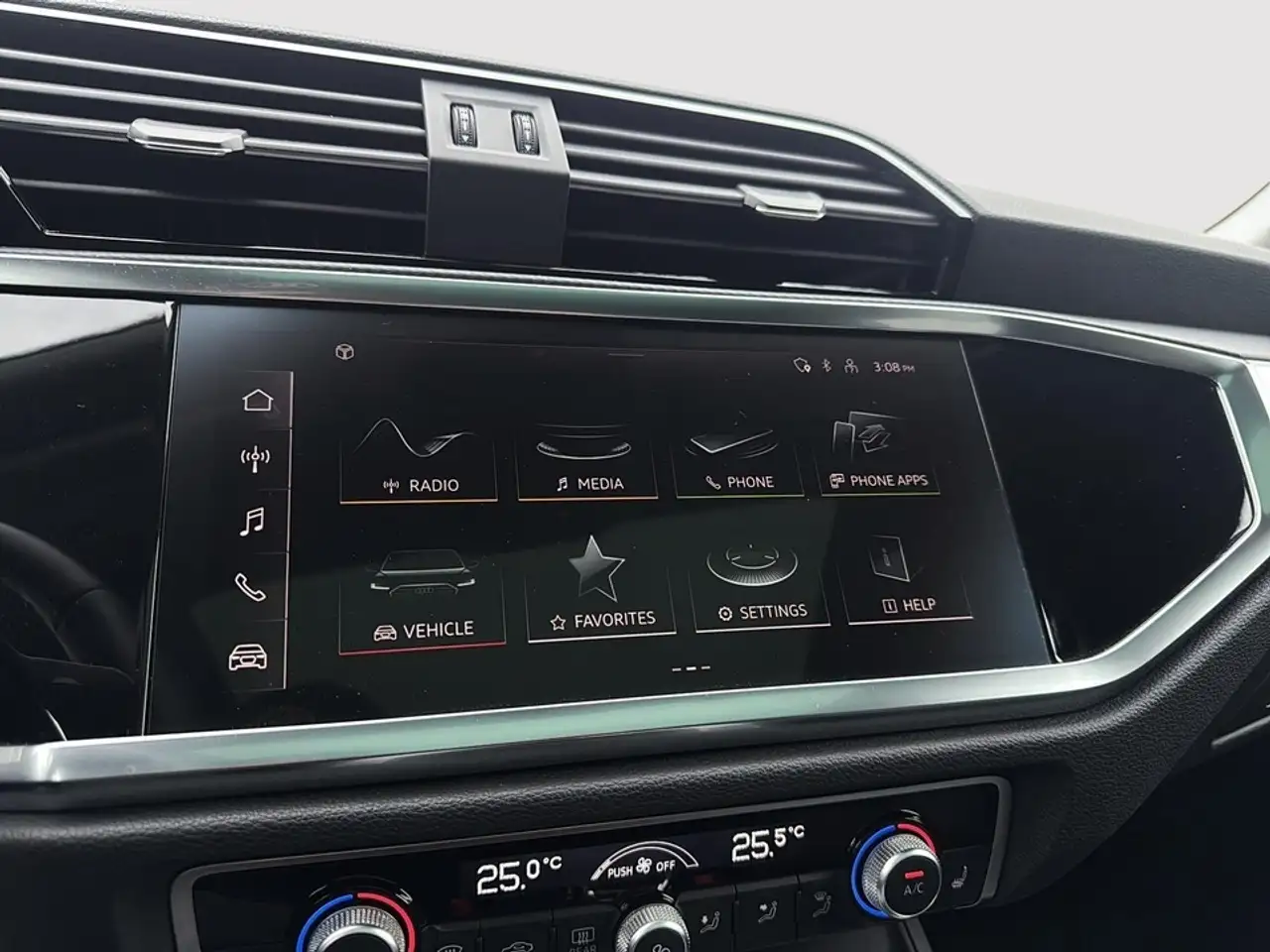 Audi Q3 снимка Audi Q3
