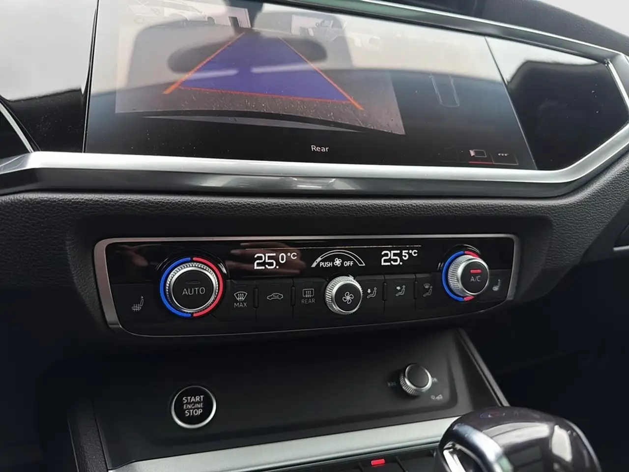 Audi Q3 снимка Audi Q3