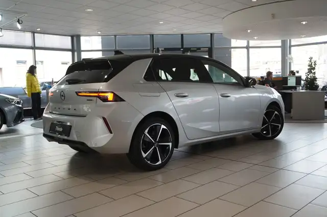 Opel Astra view 8