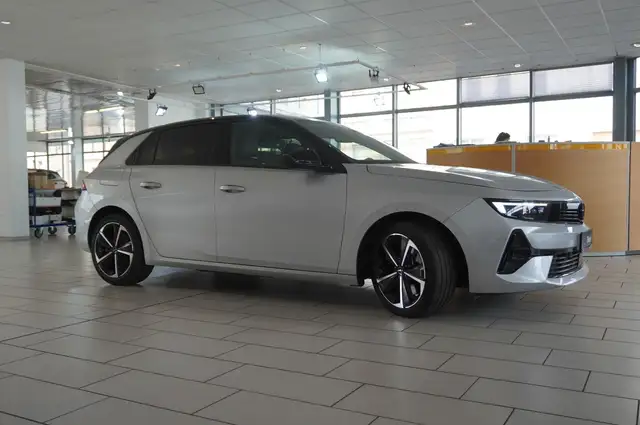 Opel Astra view 6