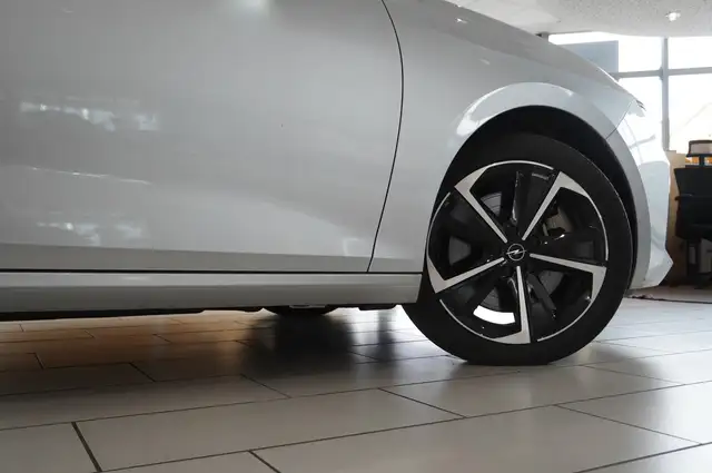 Opel Astra view 7