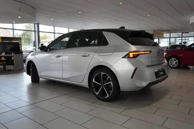 Opel Astra view 12