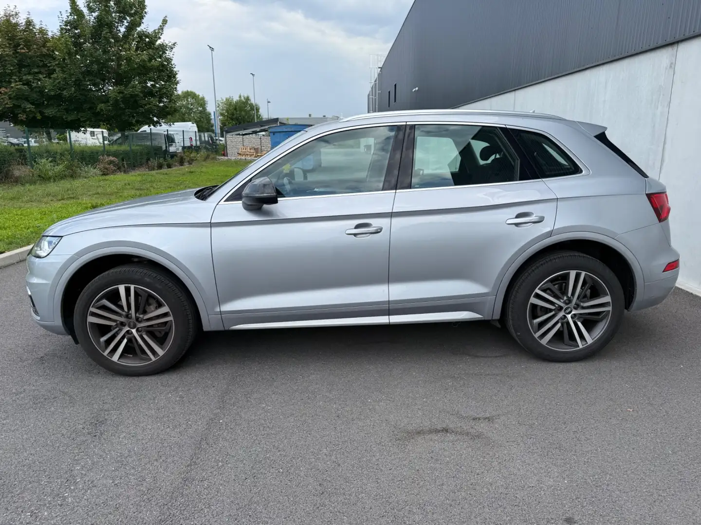 Audi Q5 Business Executive Grau - 2