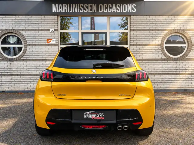 Peugeot 208 view 5