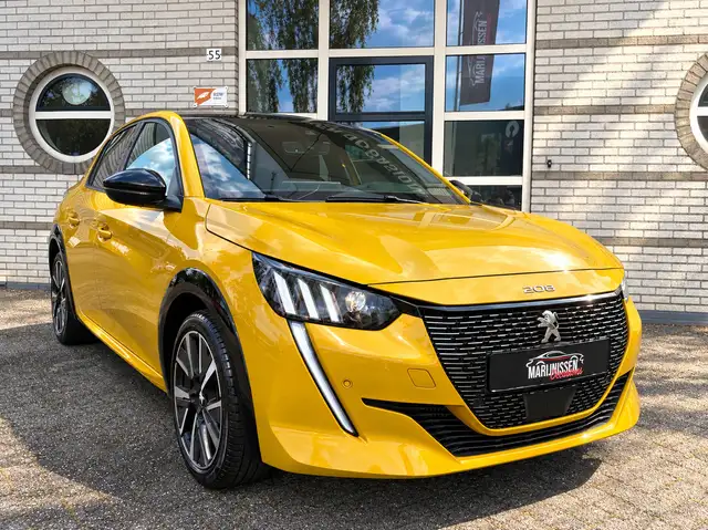 Peugeot 208 view 3