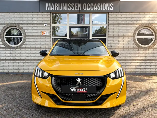 Peugeot 208 view 4