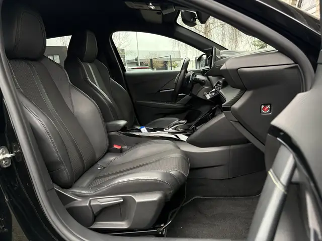 Peugeot 208 view 18