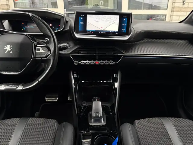 Peugeot 208 view 7