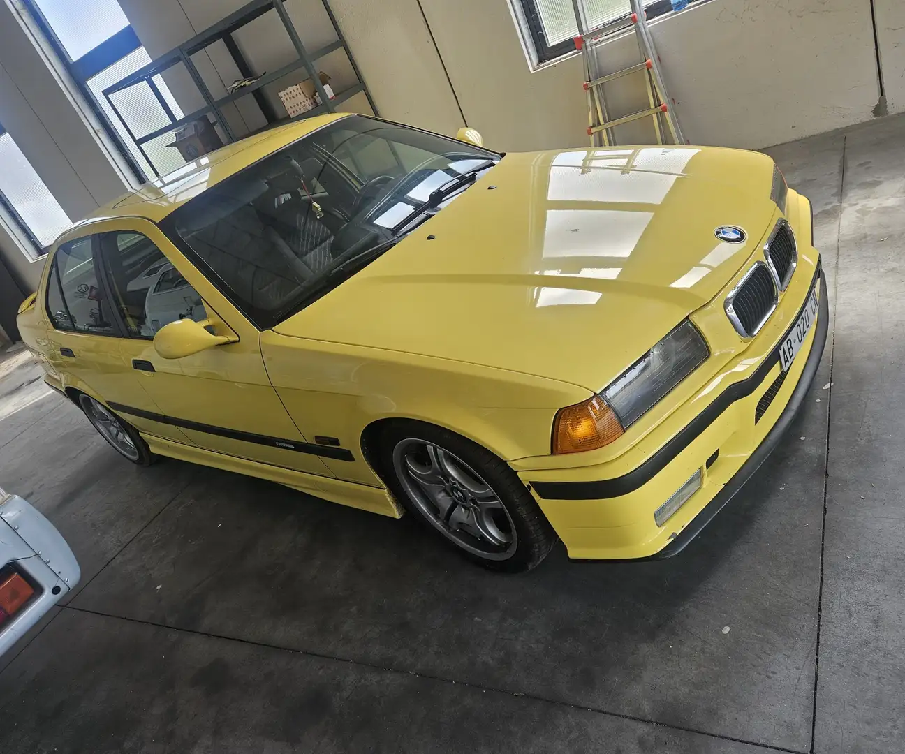 BMW 318 318is Racing Giallo - 1