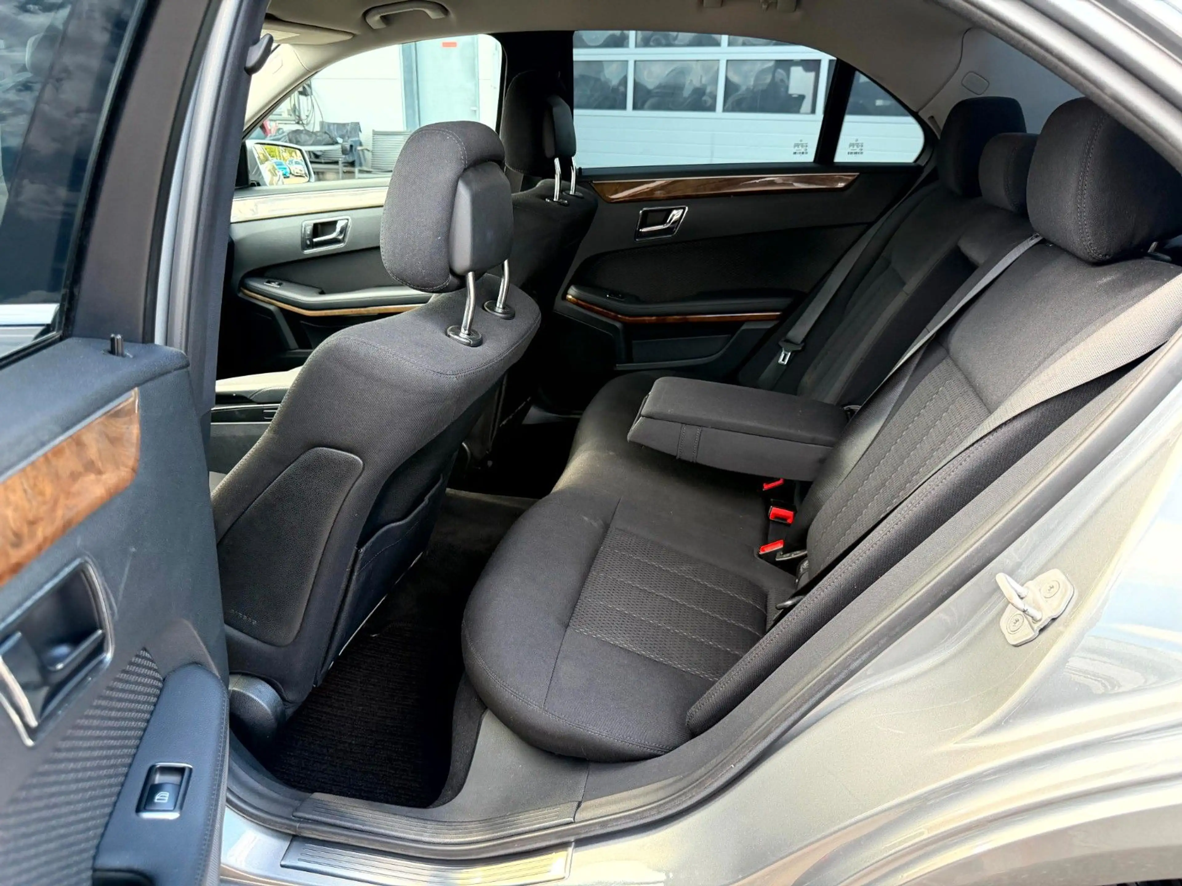 Mercedes-Benz E 250 CGI Automatik Elegance Limousine Navi_Xeno — photo 10