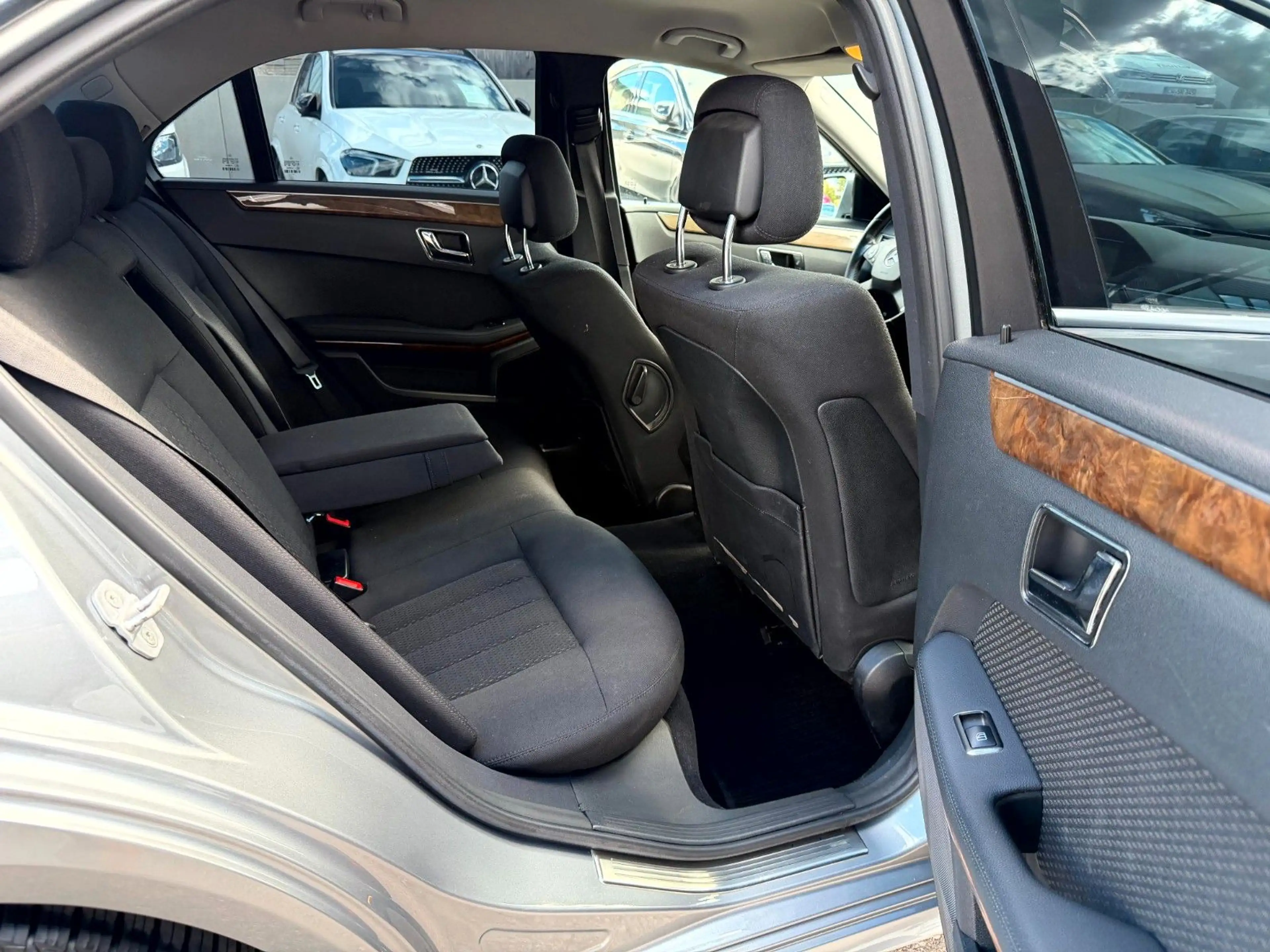 Mercedes-Benz E 250 CGI Automatik Elegance Limousine Navi_Xeno — photo 11