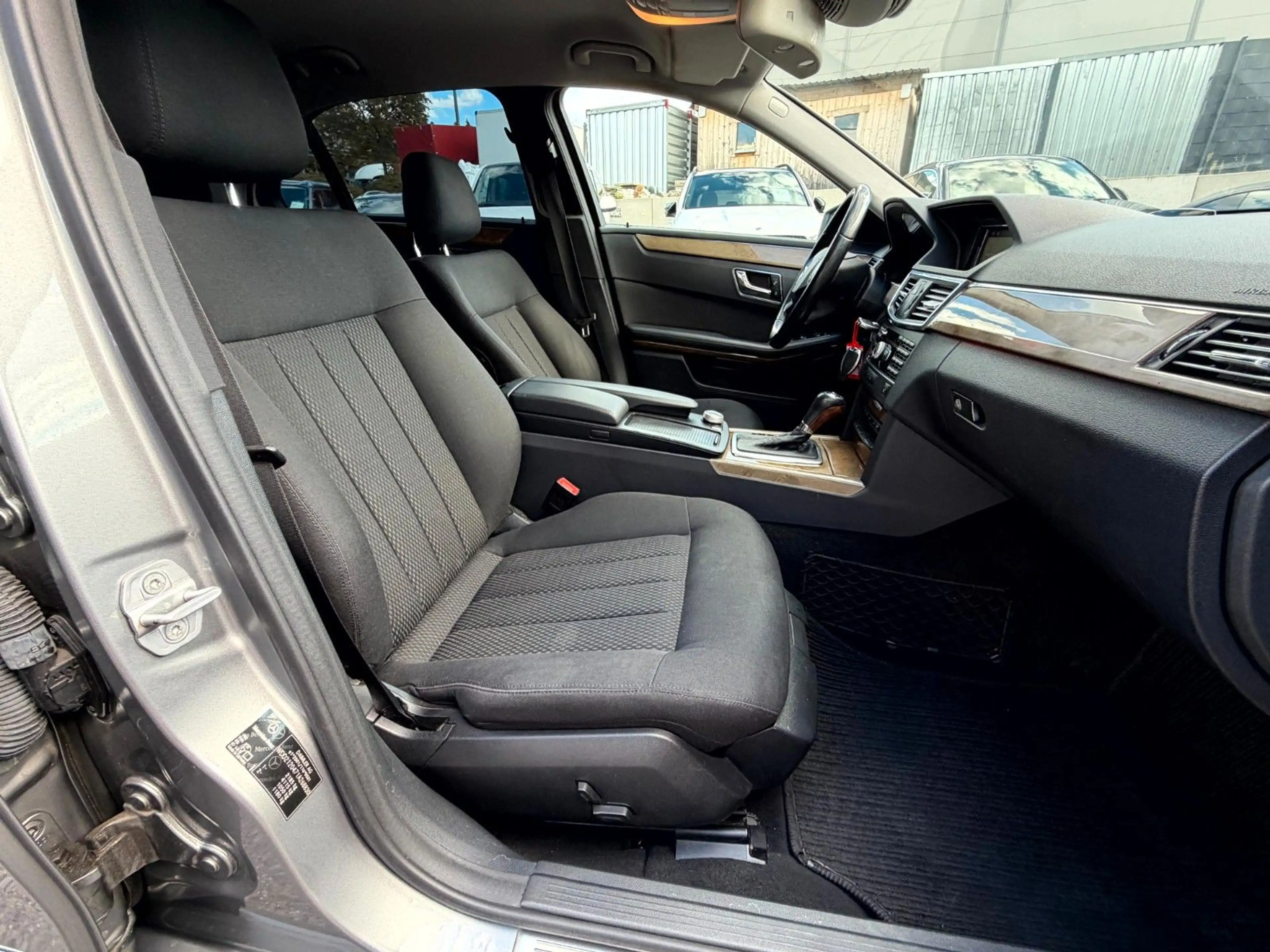 Mercedes-Benz E 250 CGI Automatik Elegance Limousine Navi_Xeno — photo 13