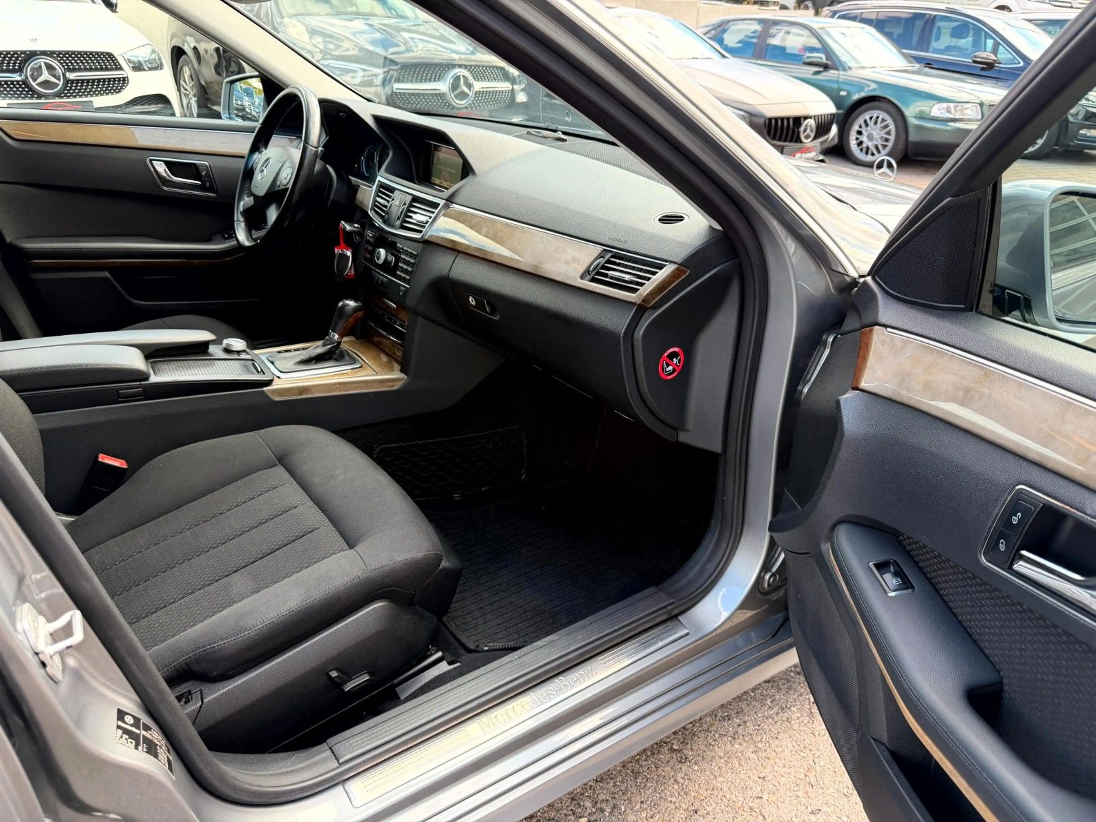 Mercedes-Benz E 250 CGI Automatik Elegance Limousine Navi_Xeno — photo 12