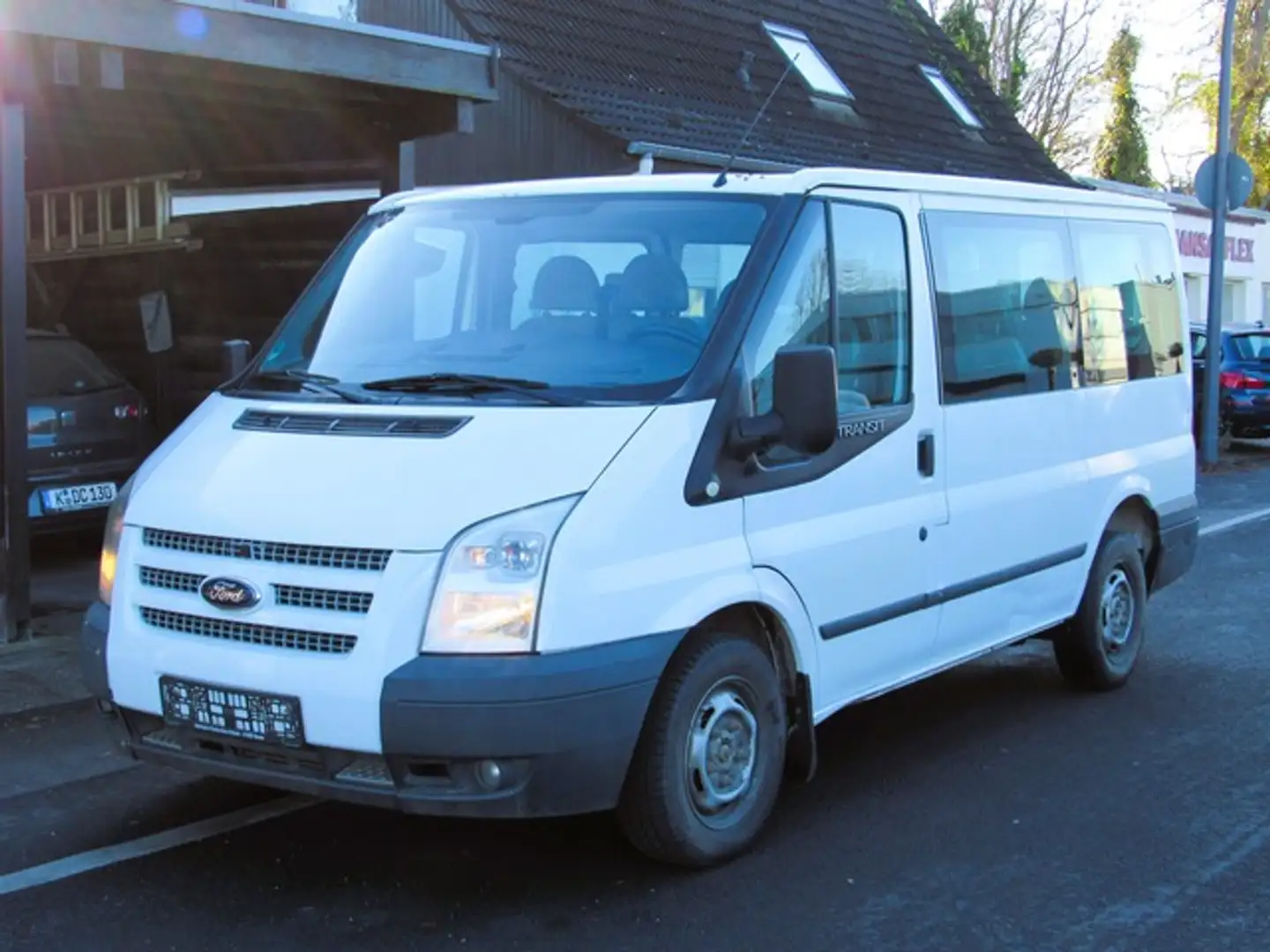Ford Transit 2.2TDCi 9Sitze Klima Tempomat EU5 Blanc - 1