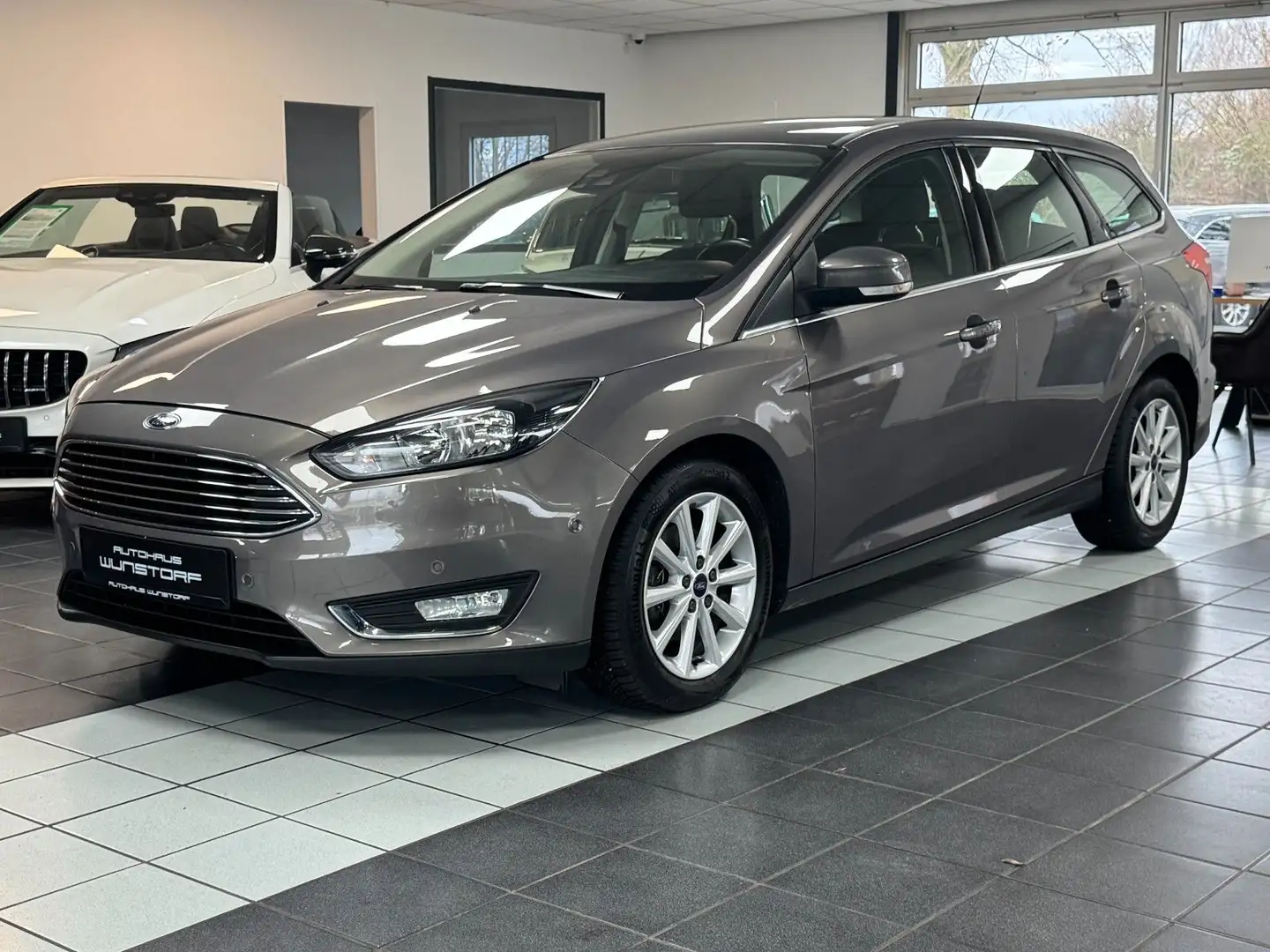 Ford Focus Turnier Titanium 1.5 TDCi NAVI/SHZ/CAM/LED Grijs - 1