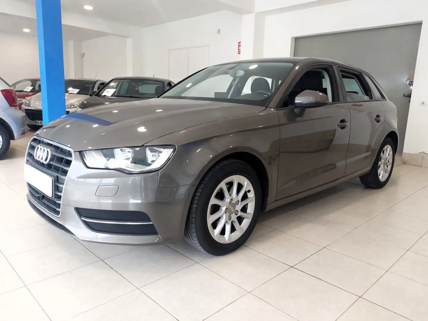 Audi A3 Sportback 1.6TDI Attraction EEL 105 Marrón - 1