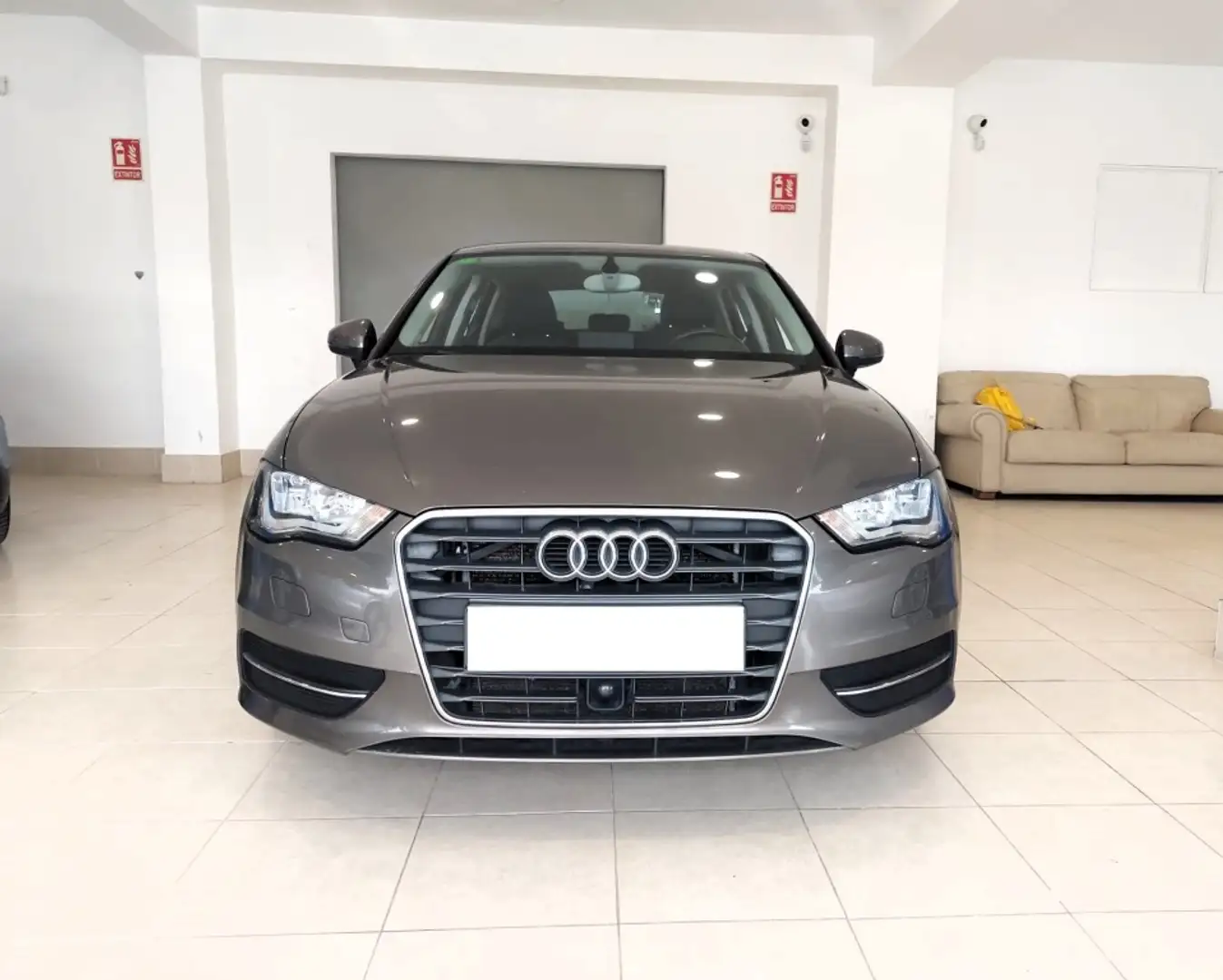 Audi A3 Sportback 1.6TDI Attraction EEL 105 Marrón - 2