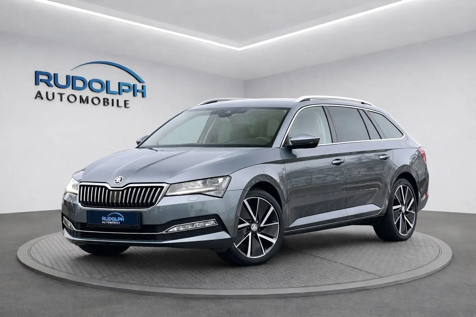 Skoda Superb Combi 2,0 TDI AUTOM. Grau - 1