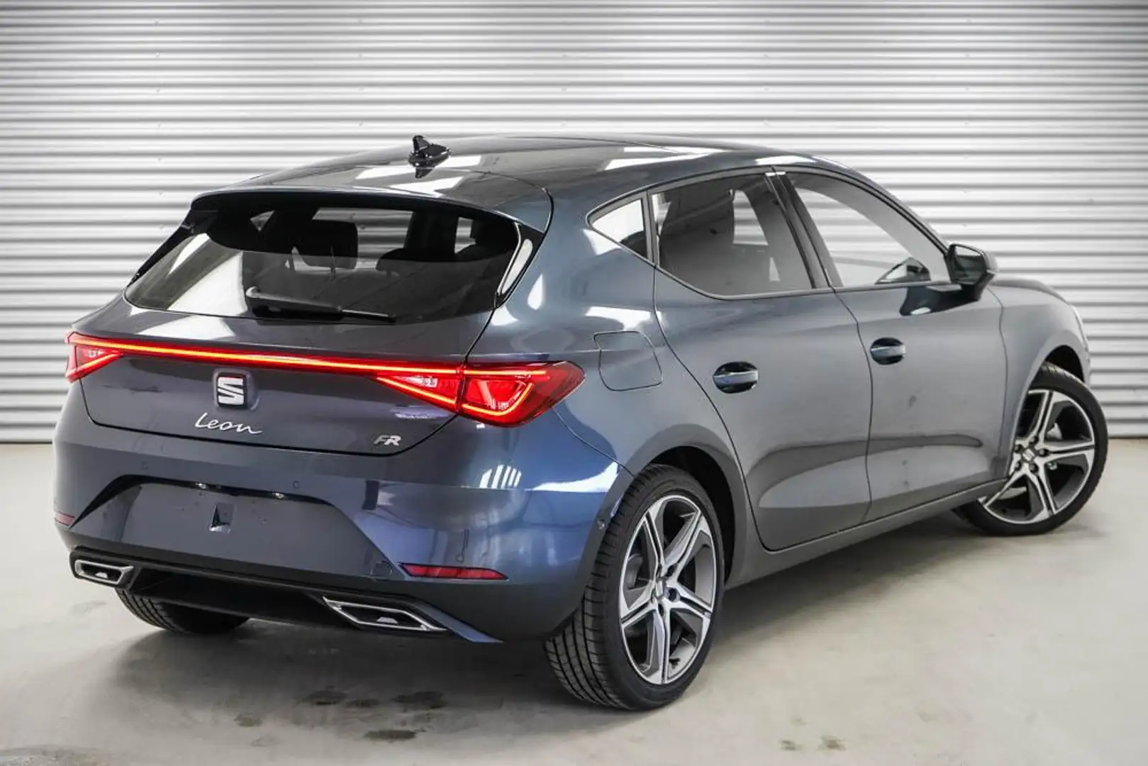 SEAT Leon 1,5 eTSI DSG FR - LAGER 110 kW (150 PS), Automatik Grau - 2