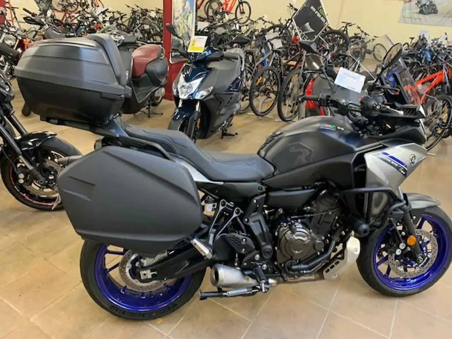Yamaha Tracer 7 GT Gris - 1