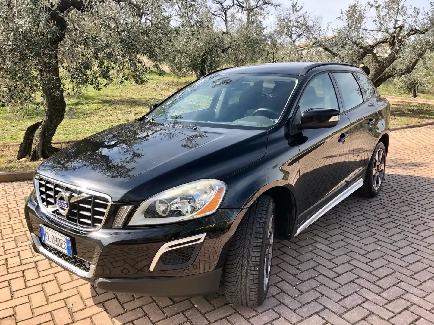 Volvo XC60 DRIVe Kinetic Nero - 1