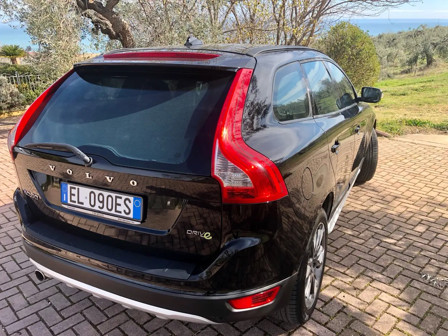 Volvo XC60 DRIVe Kinetic Nero - 2