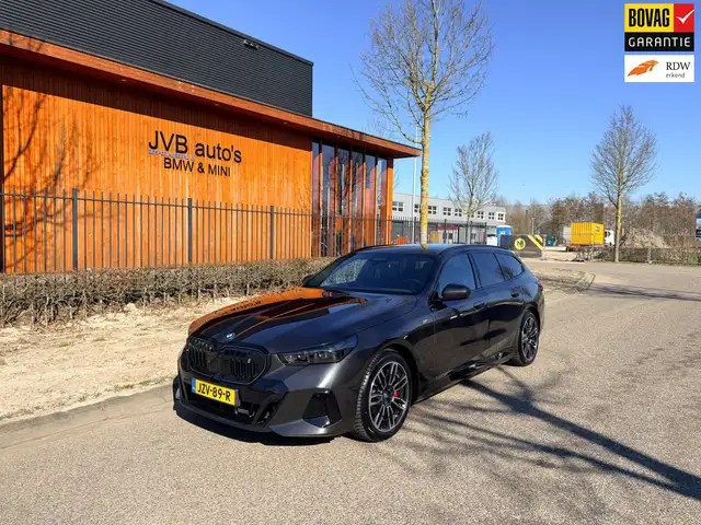 BMW i5 Touring EDrive40 M-Sport PRO, B&W, panorama, trekh