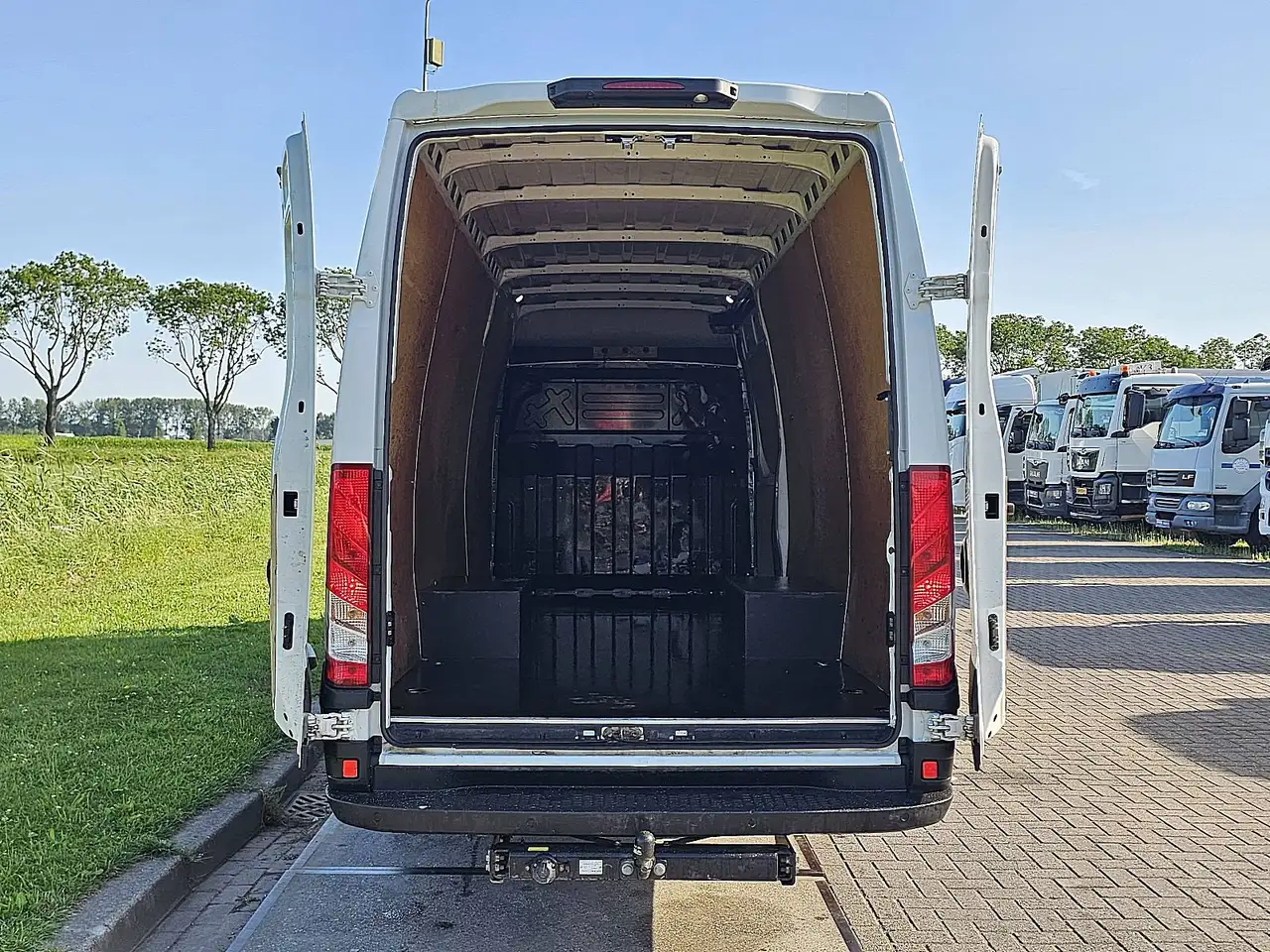 Iveco Daily 2021 — фото 13