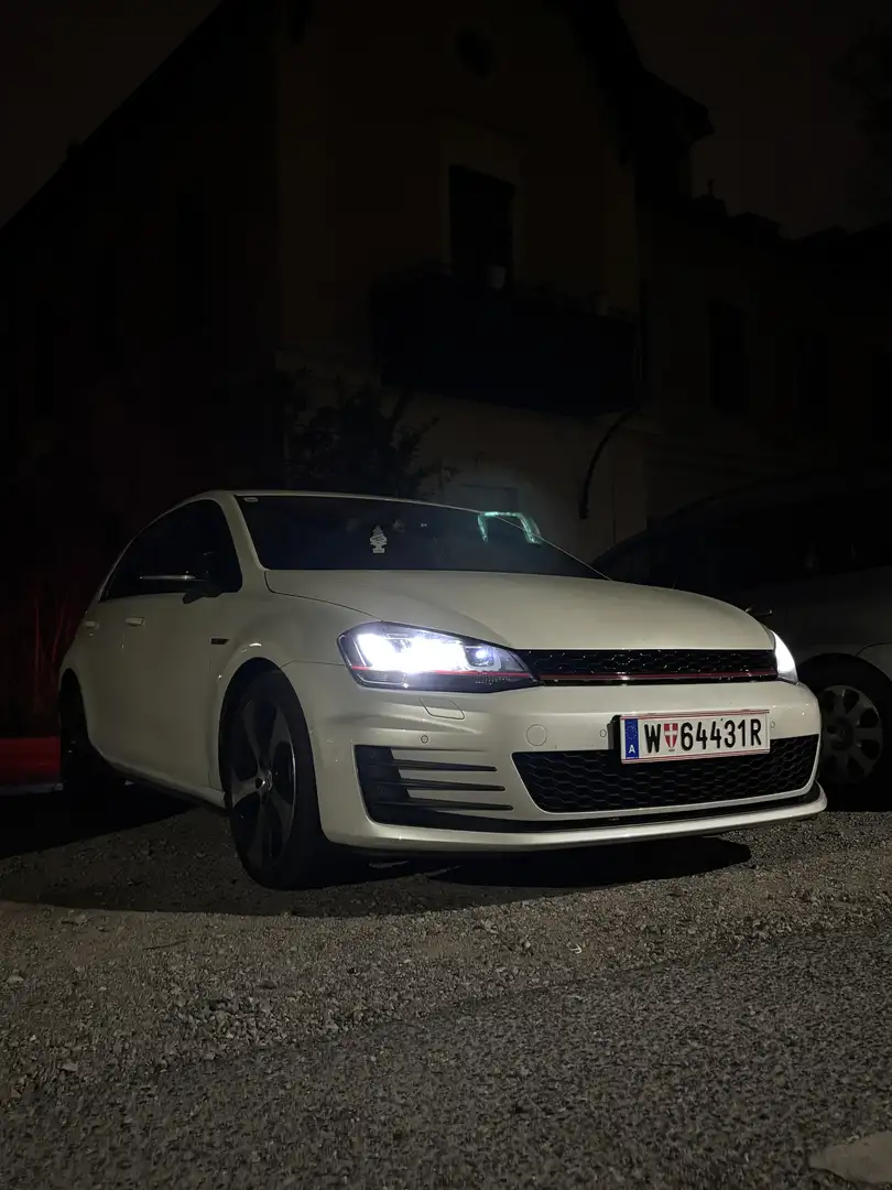 Volkswagen Golf GTI 2,0 TSI DSG Performance - 1
