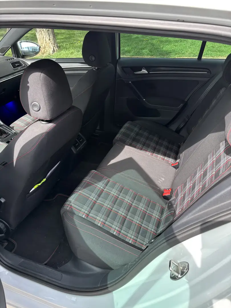 Volkswagen Golf GTI 2,0 TSI DSG Performance - 2