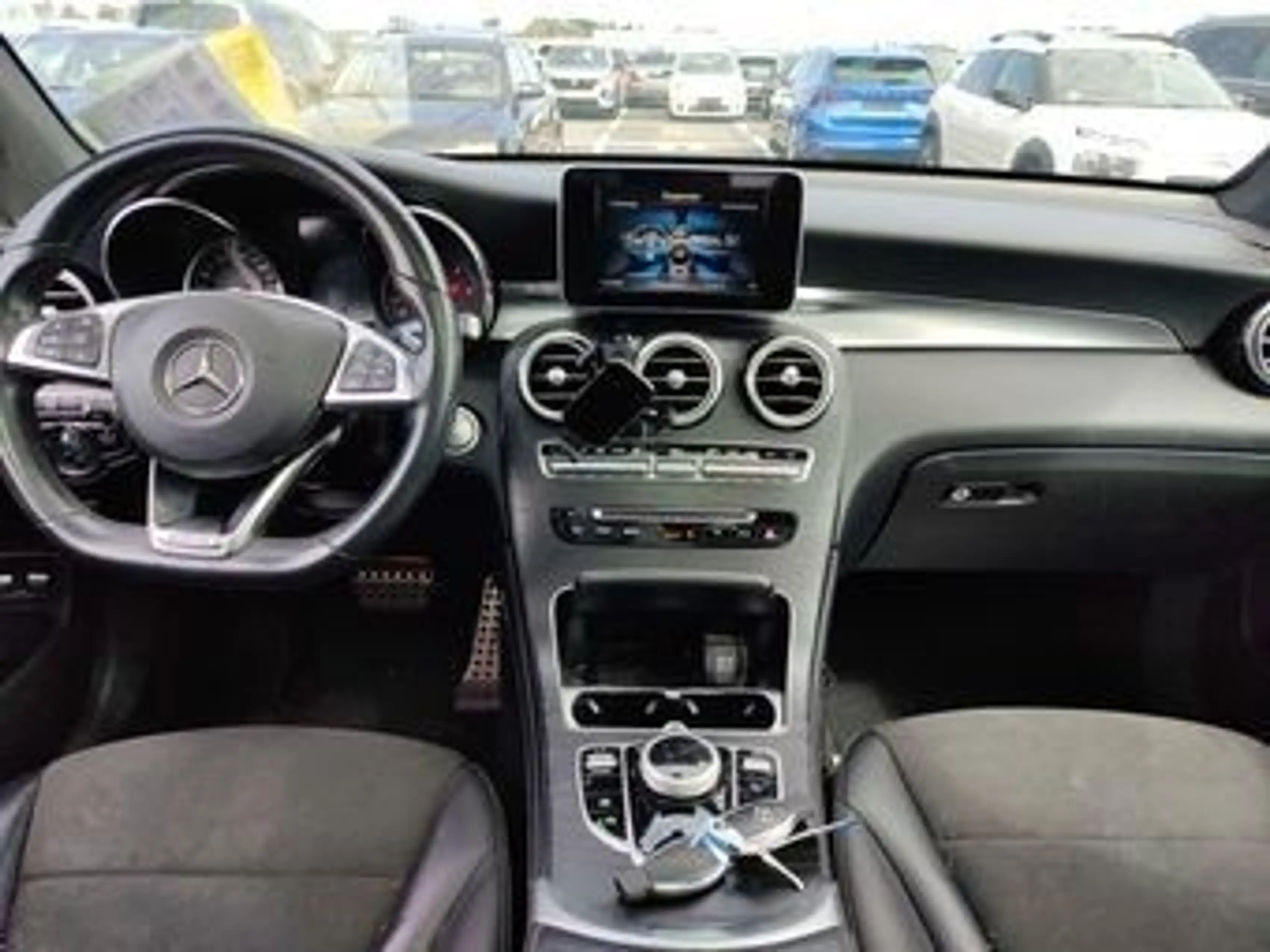Mercedes-Benz GLC 350 d 4Matic AMG Line / PANO/AHK/LED/ — photo 7