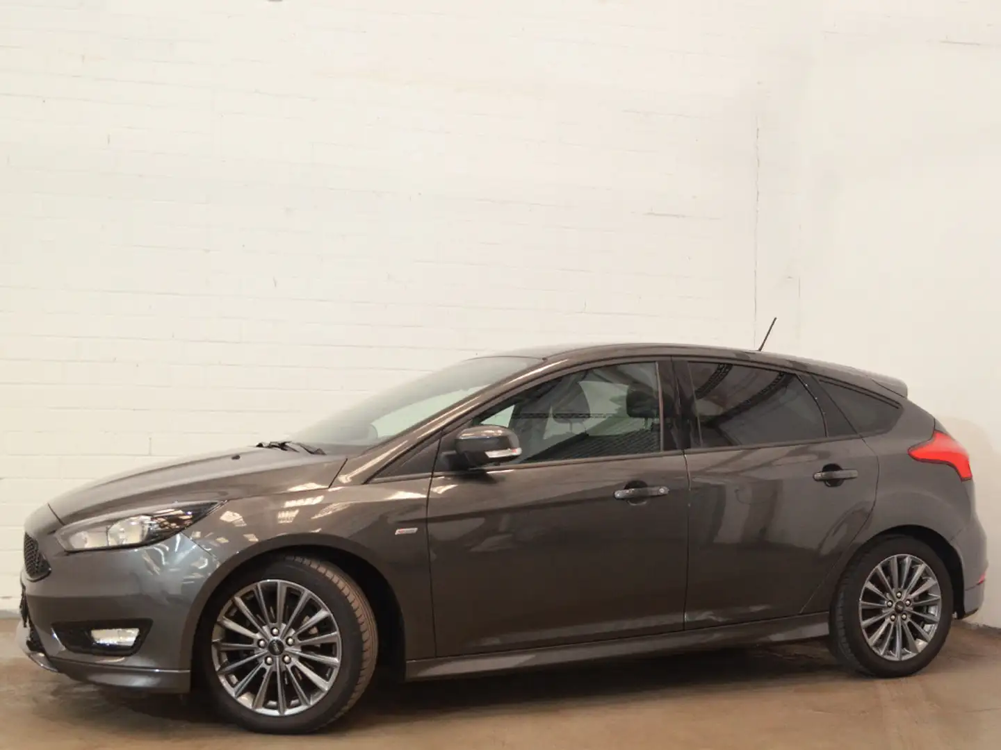 Ford Focus 1,0 EcoBoost ST-Line *Kamera 17Z Tempo* Gris - 2