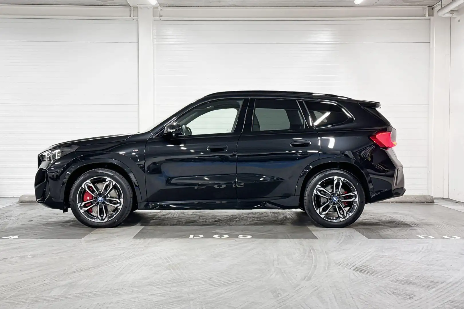BMW iX1 eDrive20 | M-Sport Pro | Travel Pack | Innovation Zwart - 2