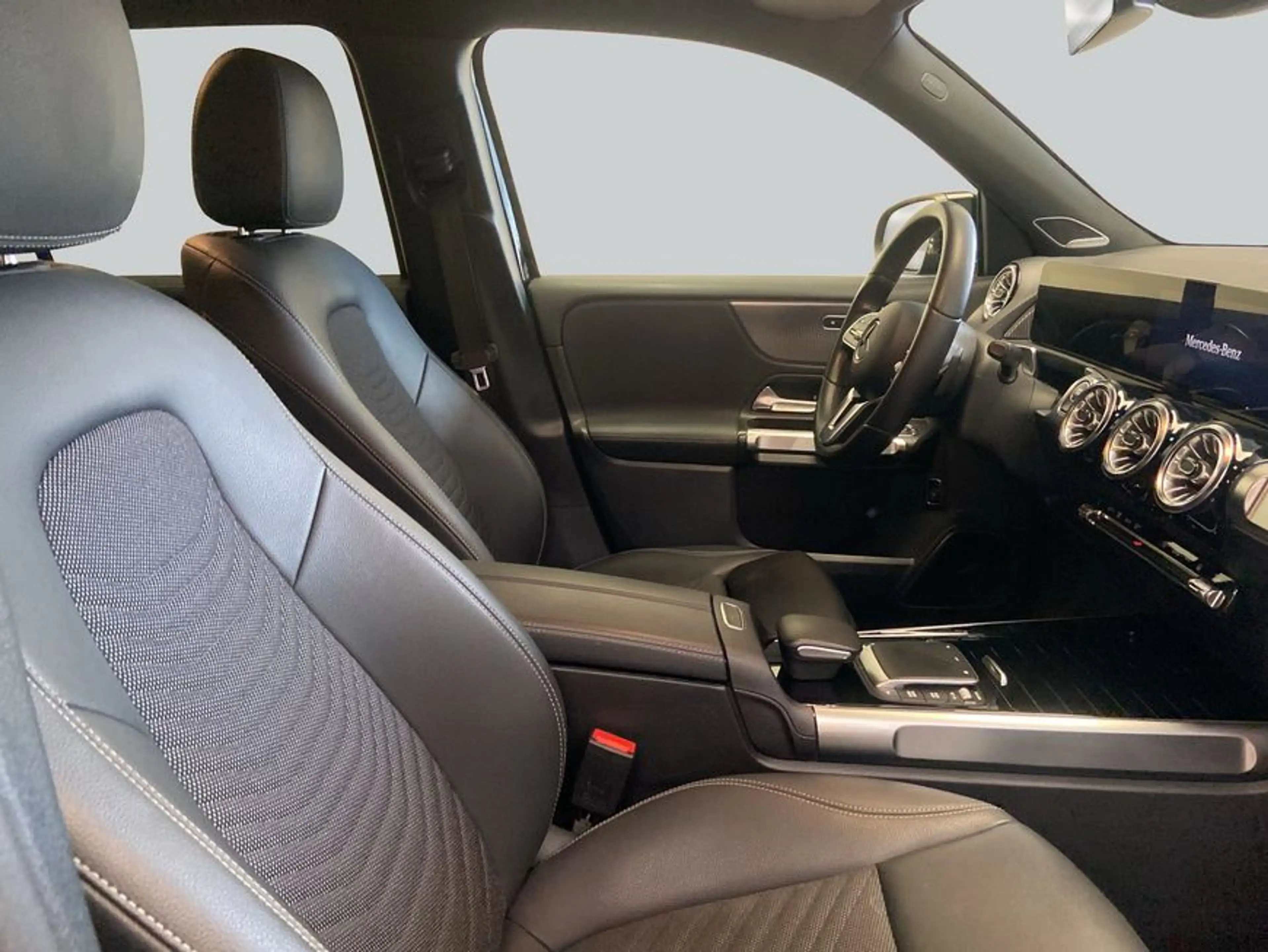 Mercedes-Benz EQB 300 EQB — photo 15