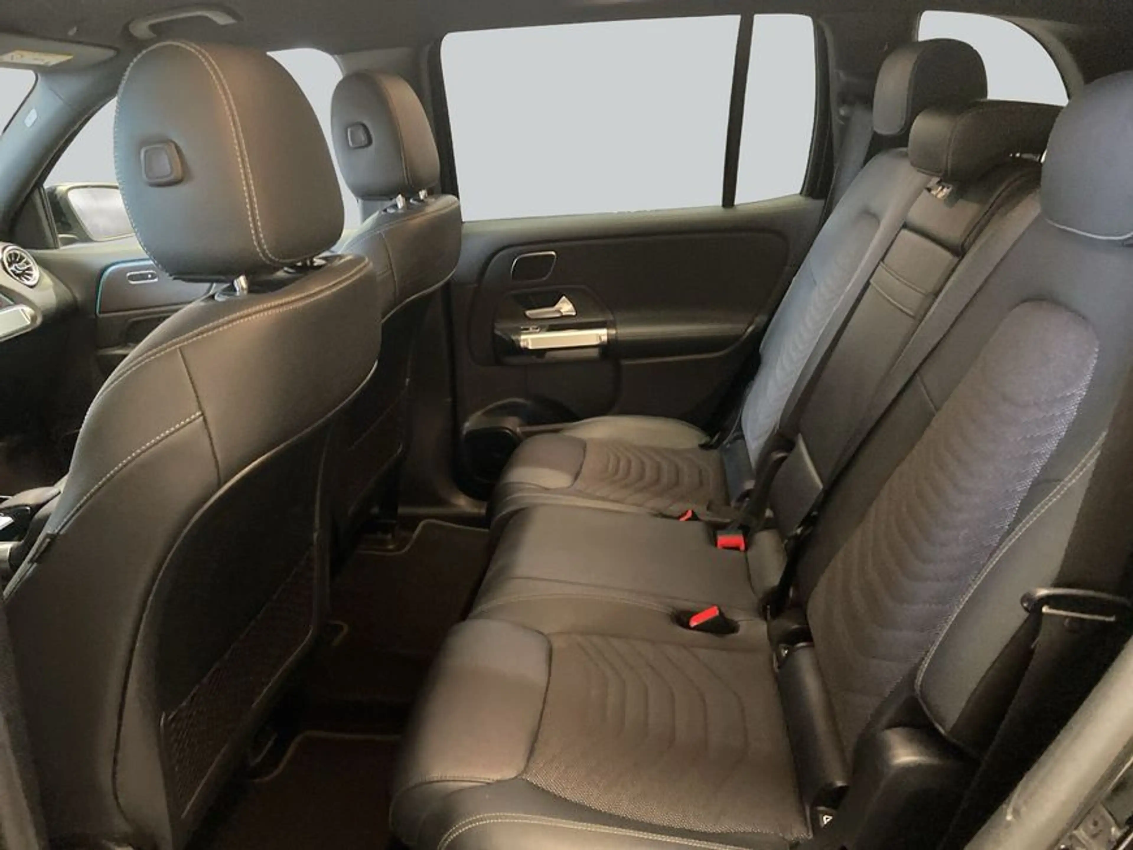 Mercedes-Benz EQB 300 EQB — photo 11