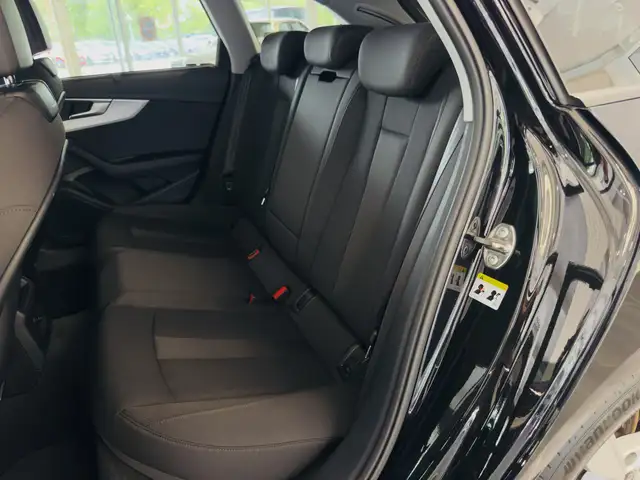 Audi A4 view 12