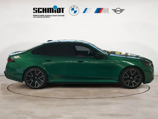 BMW M5 view 4