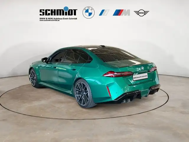 BMW M5 view 3
