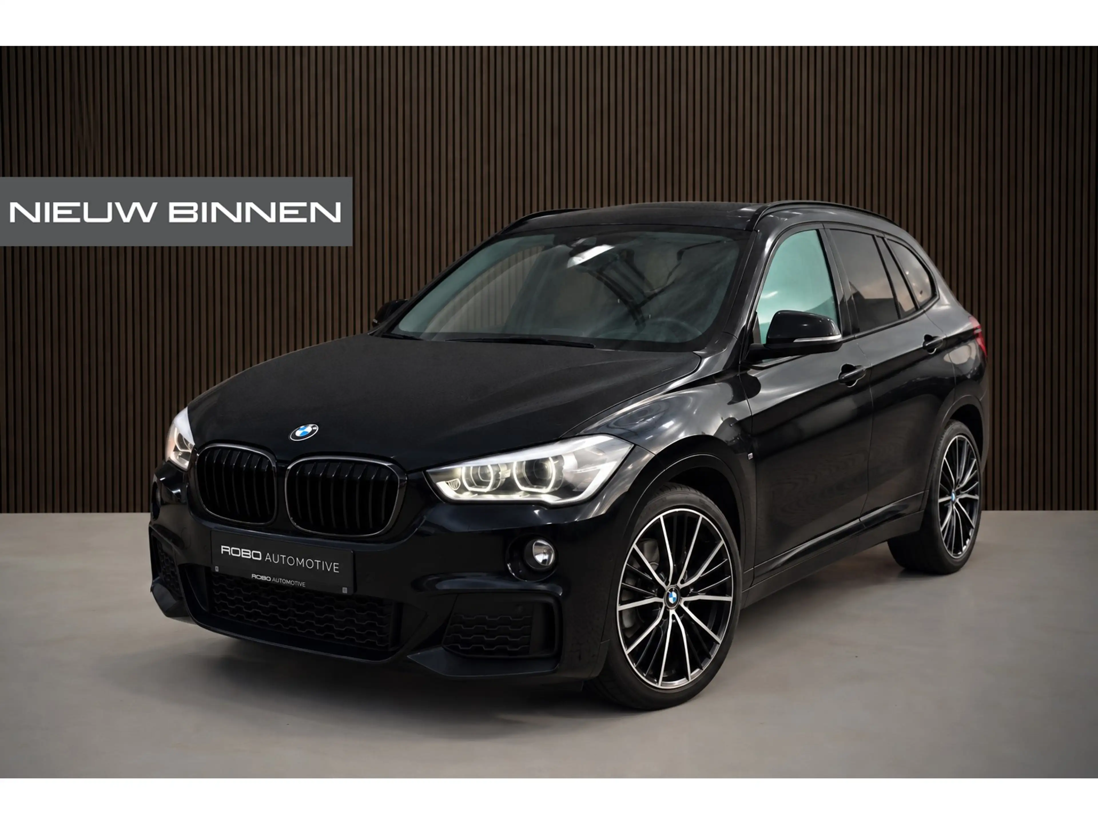 BMW X1 xDrive20i High Executive M Sport | Panoramadak | H
