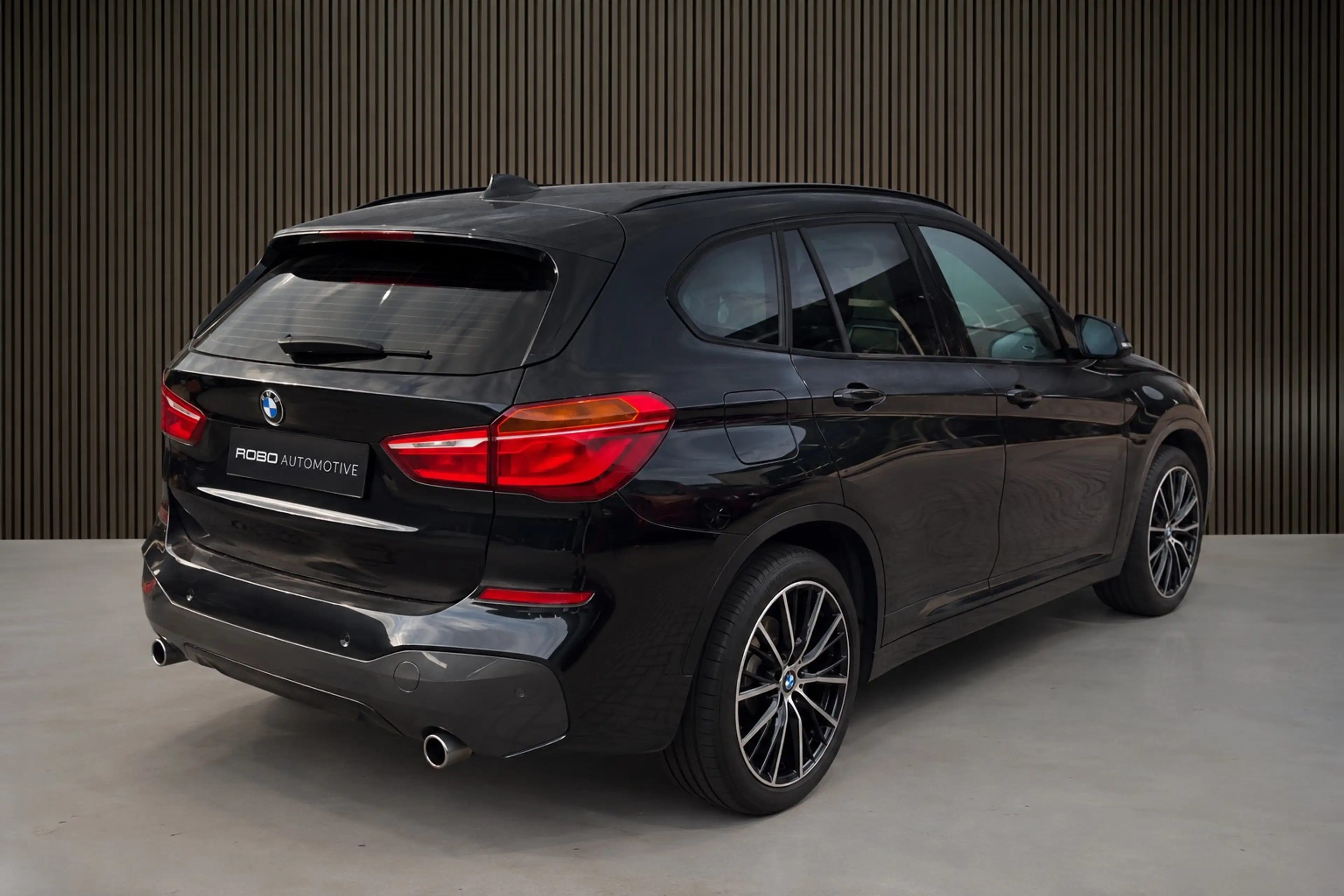 BMW X1 xDrive20i High Executive M Sport | Panoramadak | H — photo 2