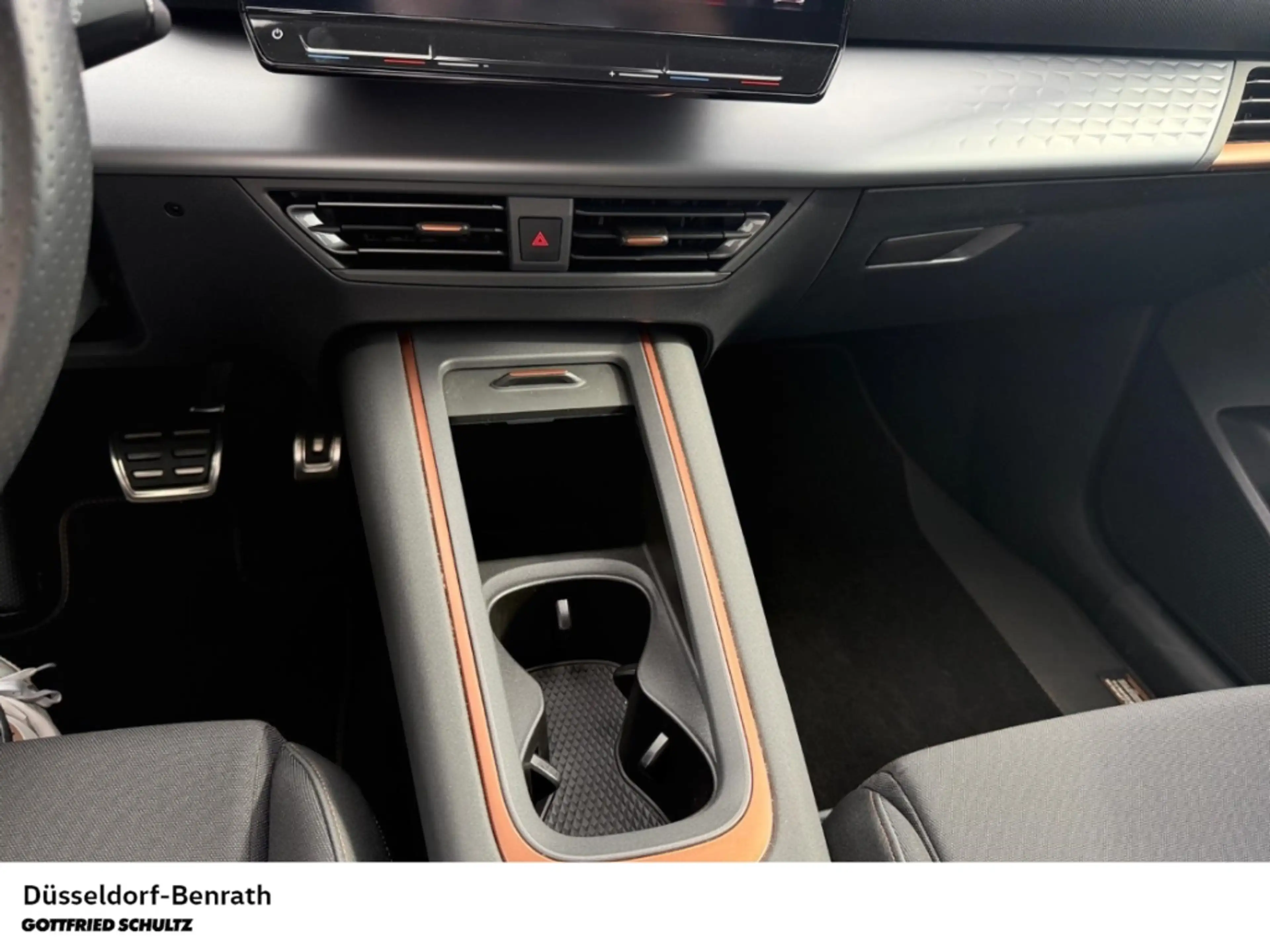 CUPRA Born 150 kW LED Navi Parkhilfe h. u. v. — photo 13