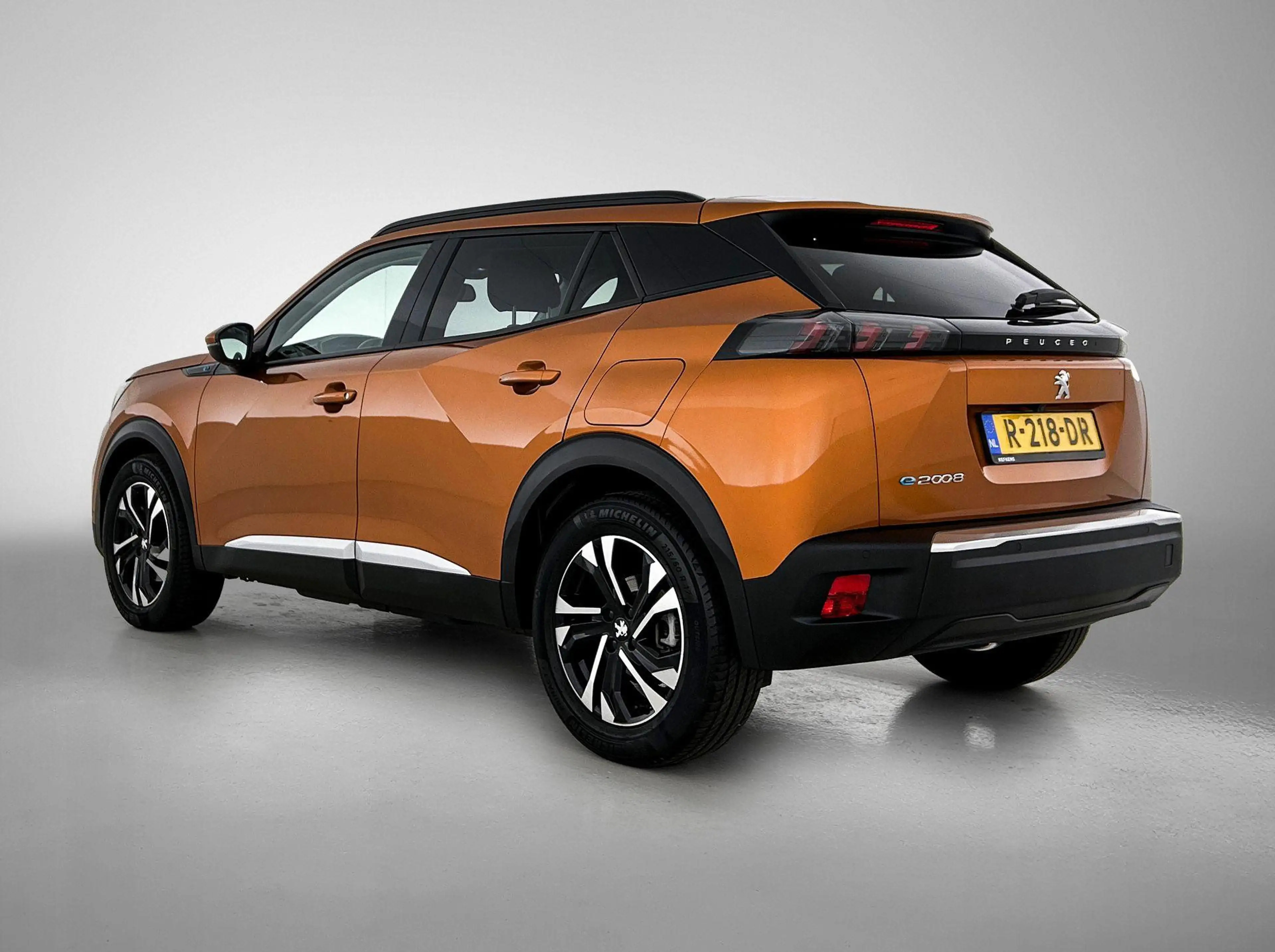 Peugeot e-2008 EV GT 50 kWh | Automaat | Climate control | Camera — photo 3