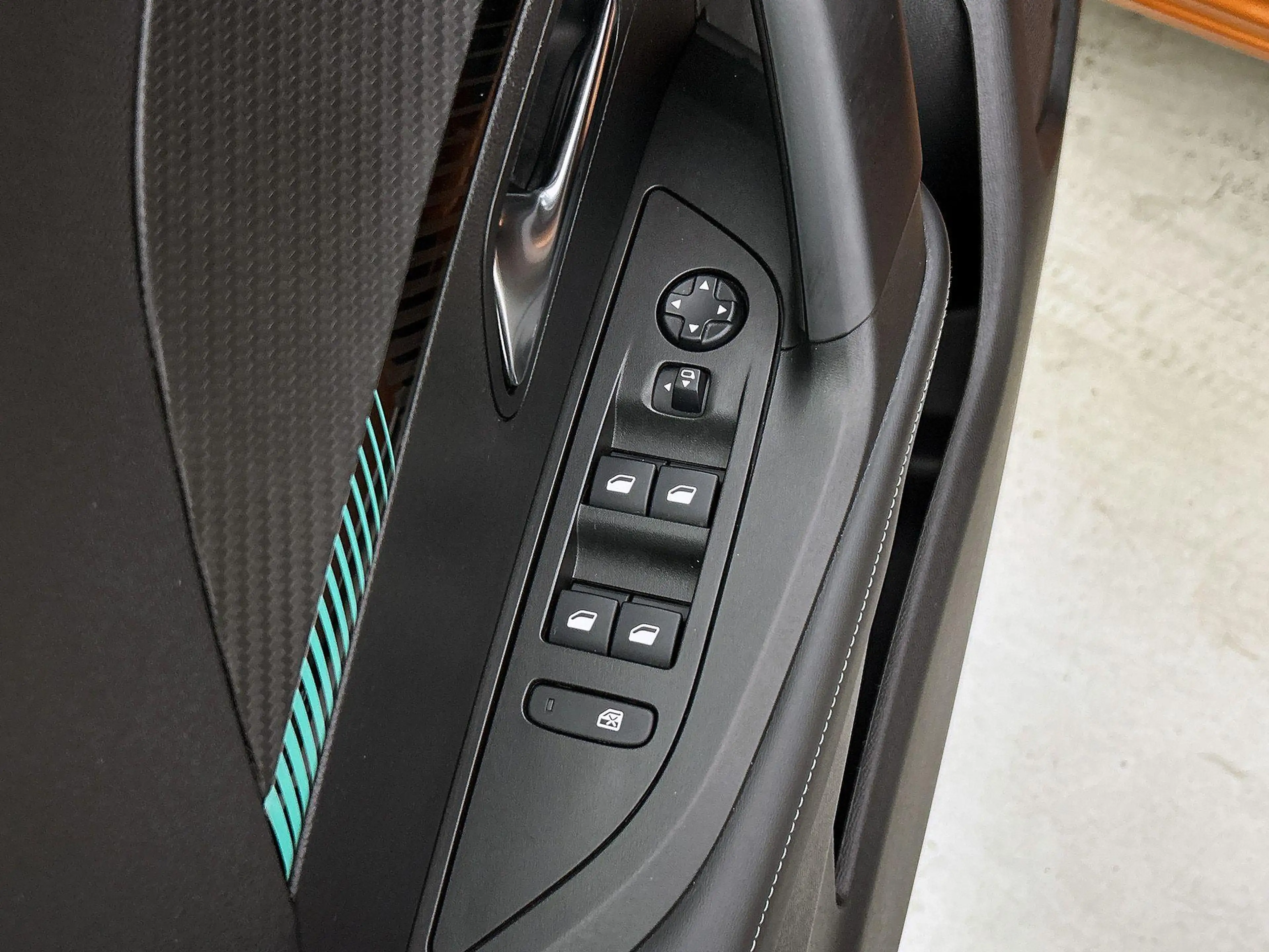 Peugeot e-2008 EV GT 50 kWh | Automaat | Climate control | Camera — photo 15