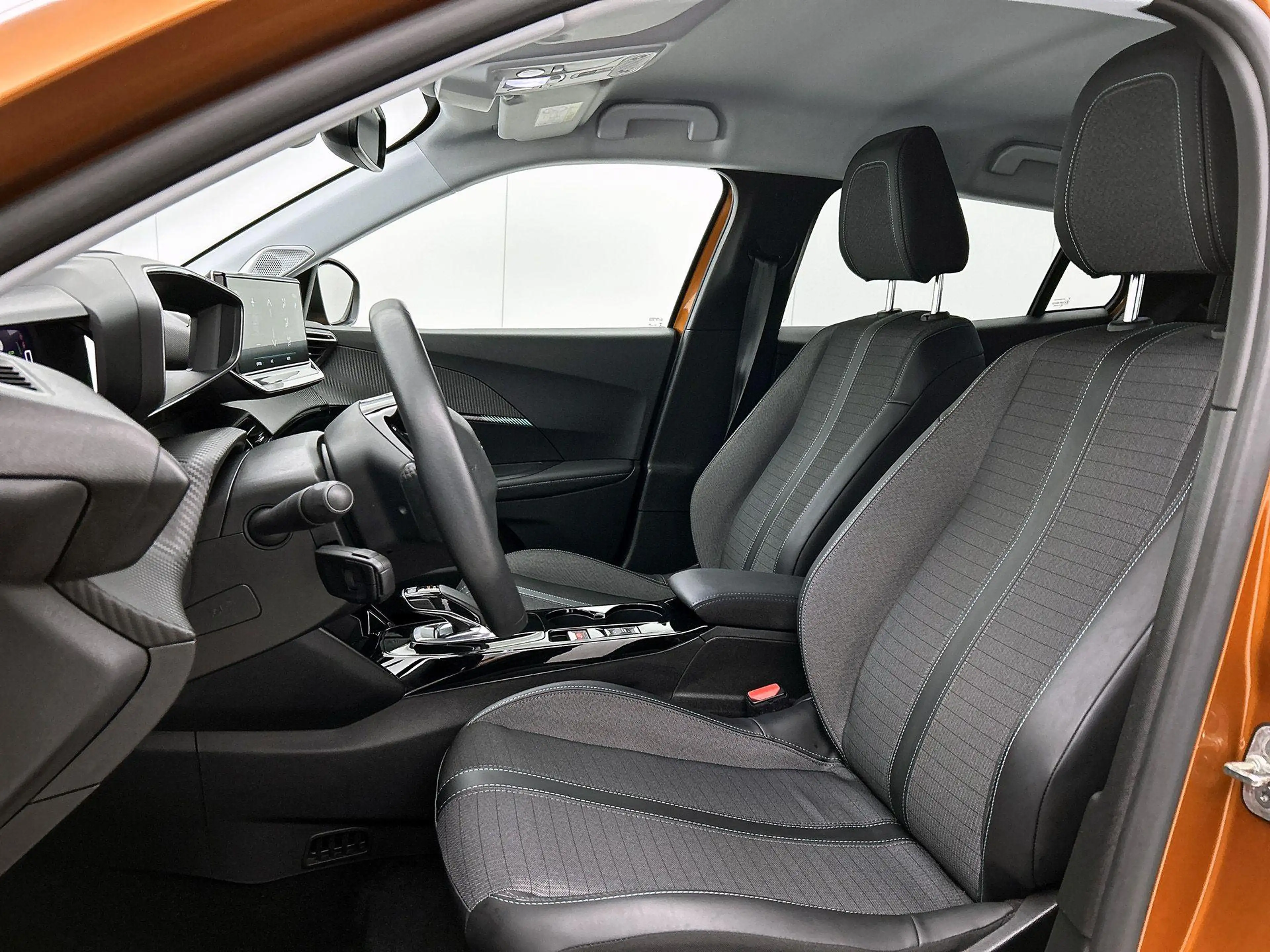 Peugeot e-2008 EV GT 50 kWh | Automaat | Climate control | Camera — photo 9