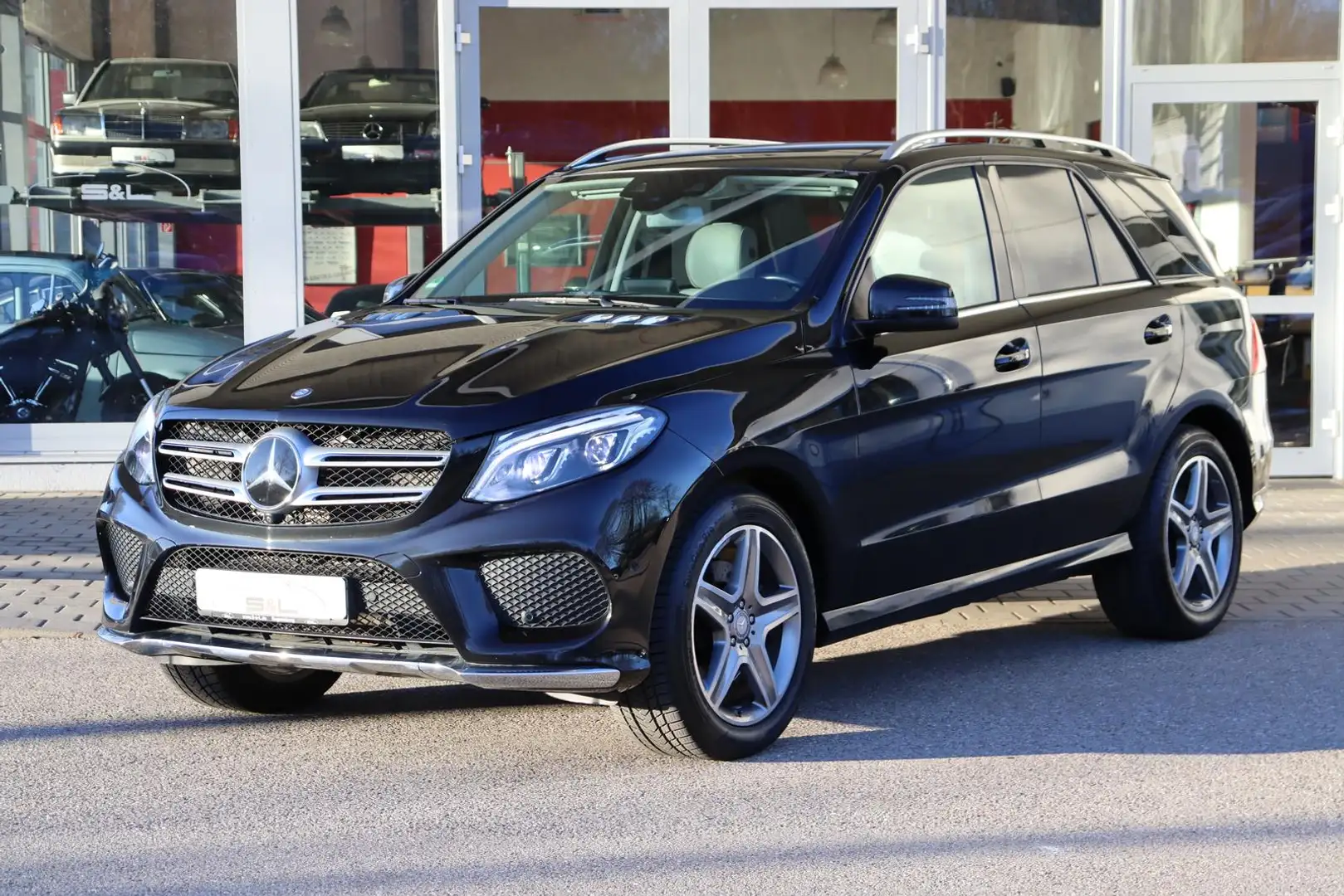 Mercedes-Benz GLE 350 d 4M AMG/Luft/Leder/Pano/LED/ACC/360/AHK Schwarz - 1