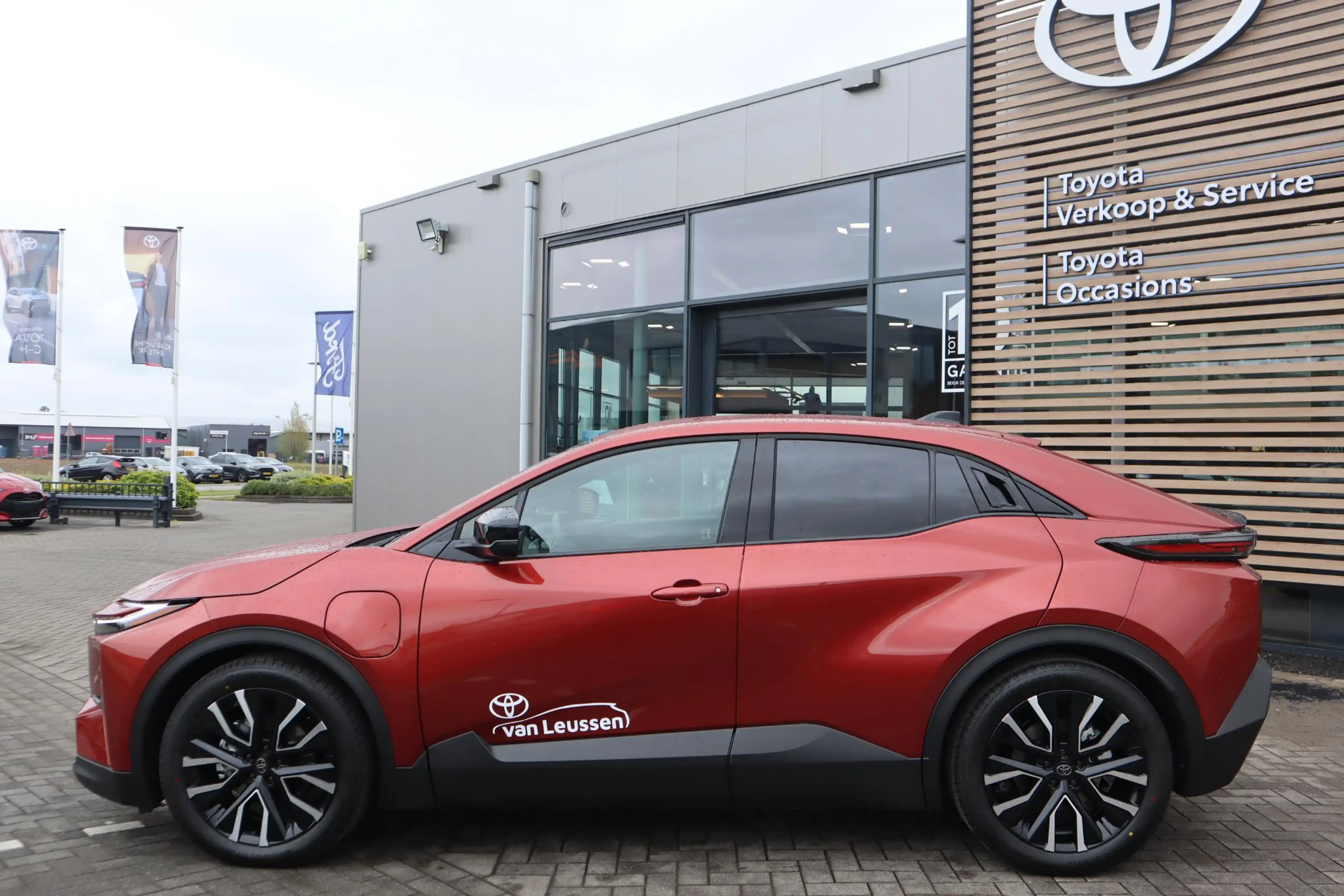 Toyota C-HR+ FIRST EDITION 77KWH 607KM-WLTP DEMO 20"LM-VELGEN E — photo 2